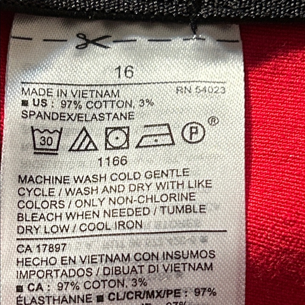 Old Navy Women's Bold Red Cropped Pants - size 16 - Picture 3 of 11